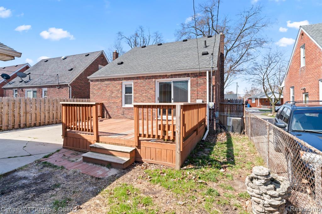 8242 RIVERDALE Street, Dearborn Heights, MI 48127 — Photo 33