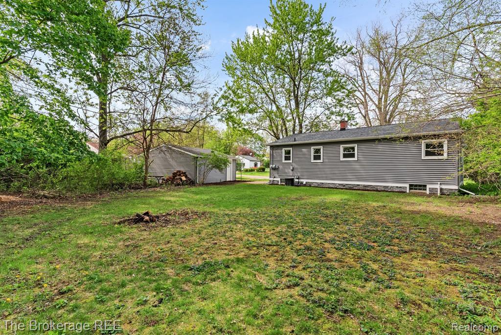 5857 BERKLEY Drive, Waterford, MI 48327 — Photo 36