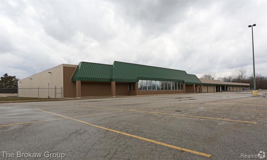5446 DIXIE Highway, Saginaw, MI 48601 — front exterior
