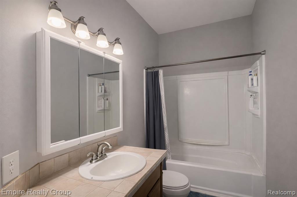 5925 Northridge Circle, Waterford, MI 48327 — Photo 20