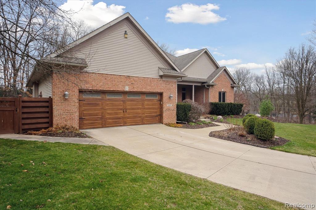 5167 HUNTERS Ridge, Holly, MI 48442 — Photo 2