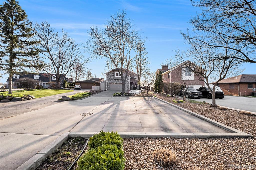 8460 WOODLAND SHORE Drive, Brighton, MI 48114 — Photo 55