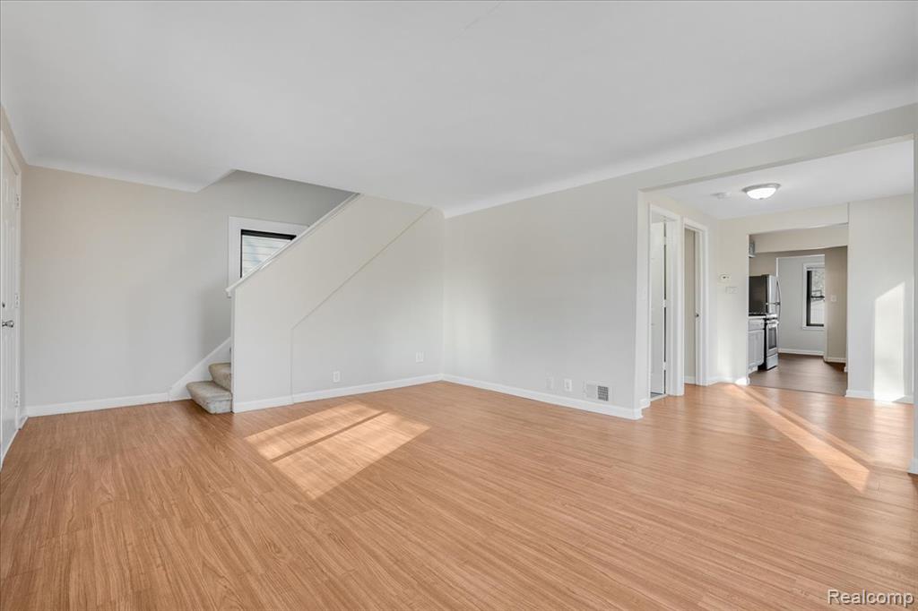60 W Harry Avenue, Hazel Park, MI 48030 — Photo 4