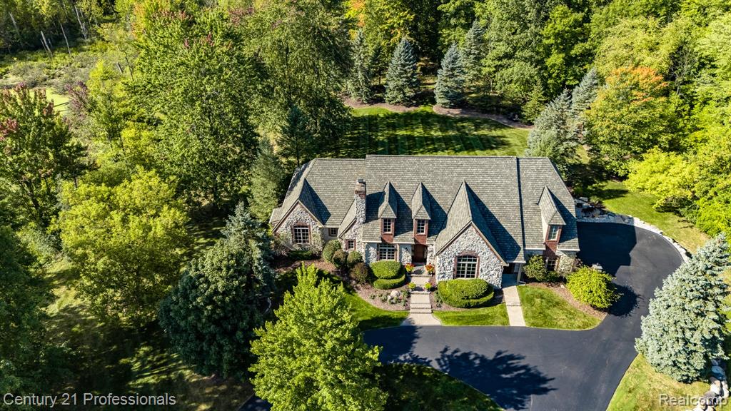 8242 Pine Hollow Court, Grand Blanc, MI 48439 — Photo 67
