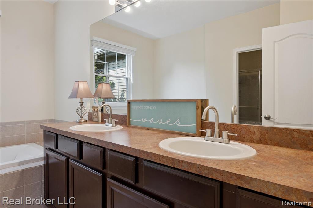 8567 Hummingbird, Commerce Twp, MI 48382 — Photo 25