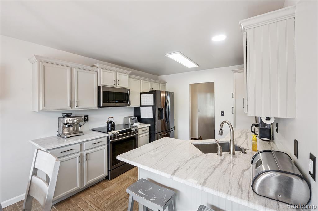 493 Cloverview Lane, Howell, MI 48843 — Photo 16