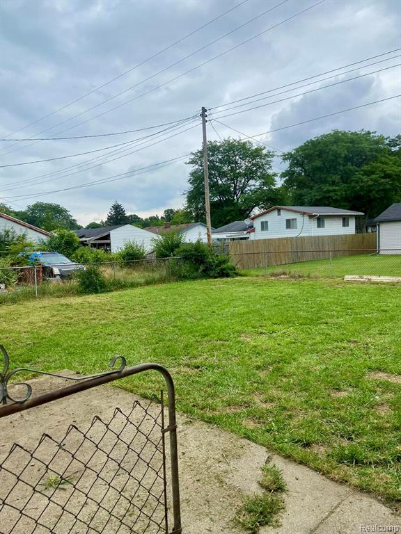 6410 Belltree Lane, Flint, MI 48504 — Photo 8