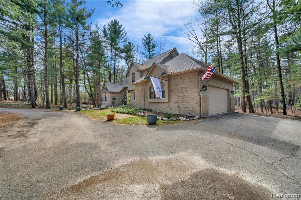 573 NAKOMIS Trail, Orion, MI 48362 — Photo 6