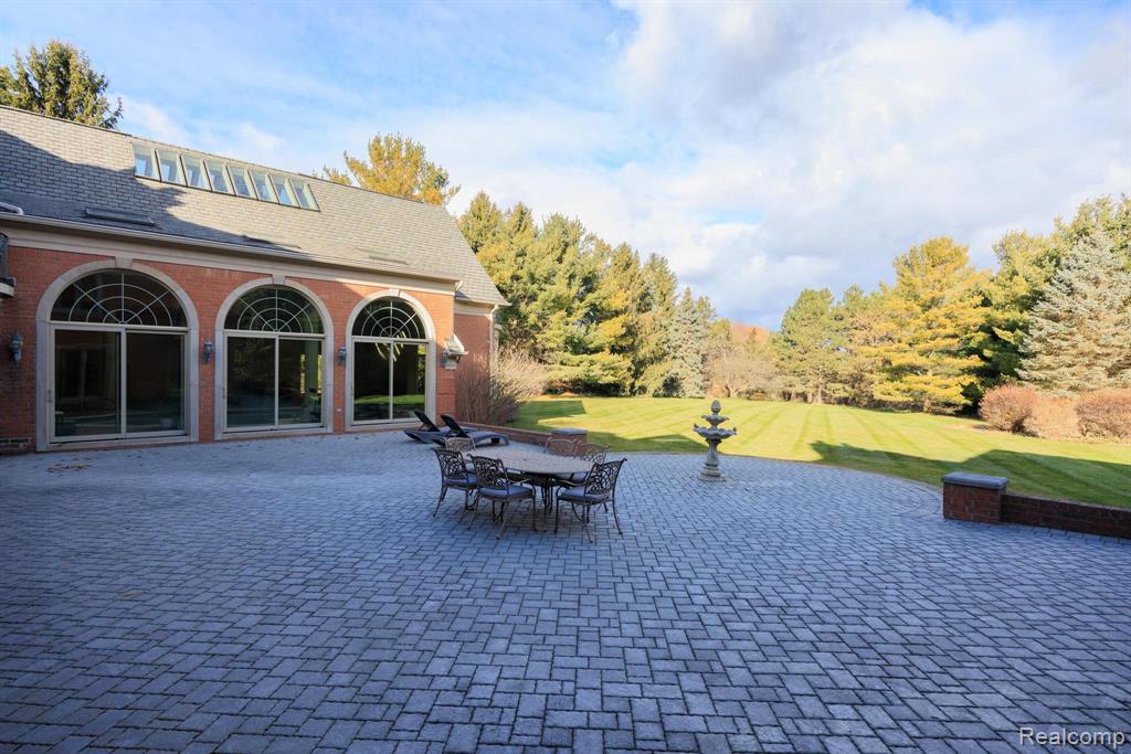 5165 Abbey Road, Rochester, MI, 48306