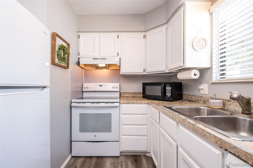 5720 Berkley Drive, Waterford, MI 48327 — Photo 13