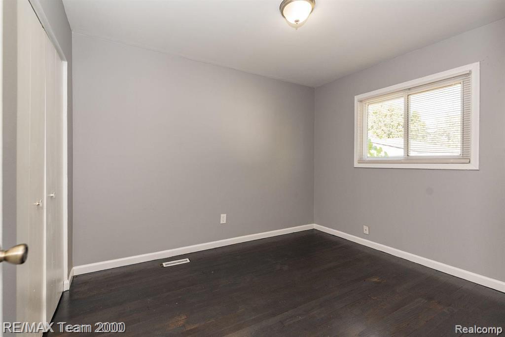 4647 Edgewood Street, Dearborn Heights, MI 48125 — Photo 6