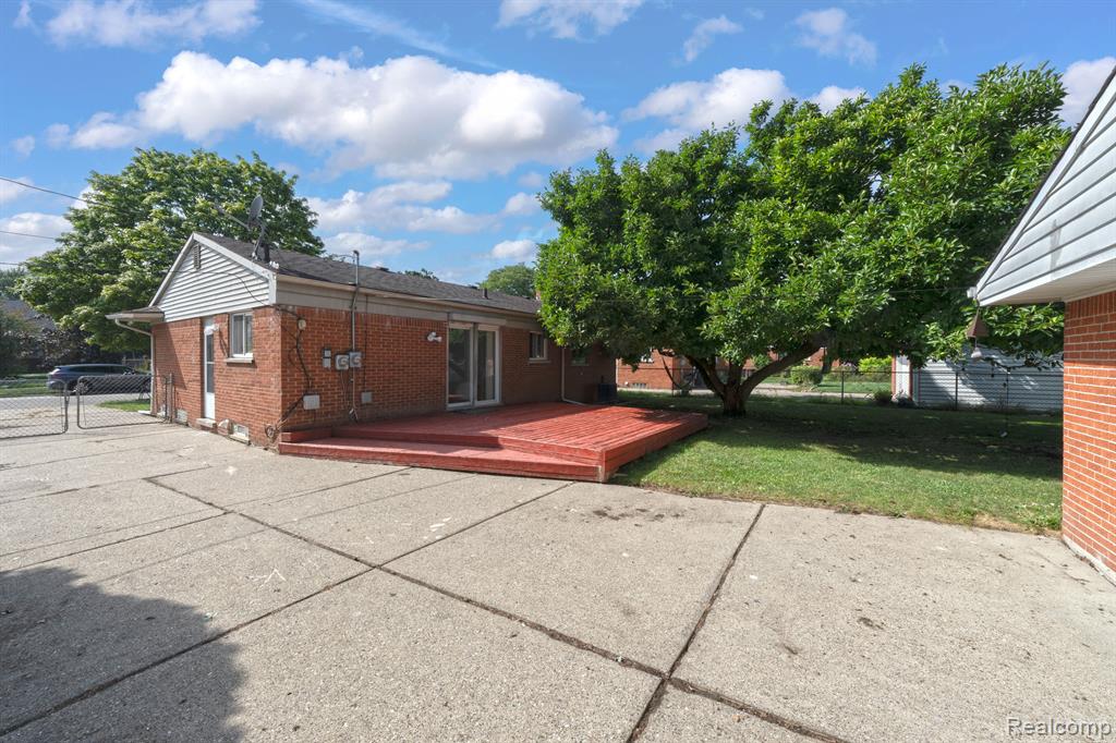 8862 OPORTO Street, Livonia, MI 48150 — Photo 24