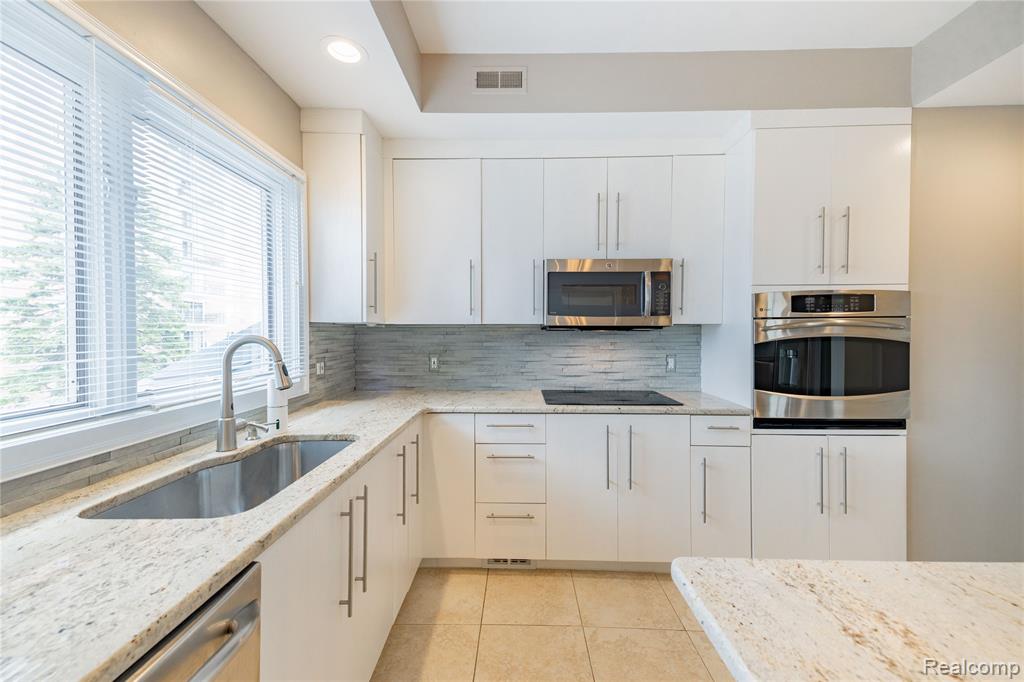24 Kreger Drive, Wyandotte, MI 48192 — Photo 12