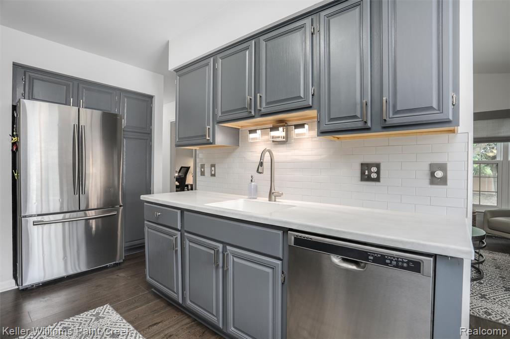 7617 Woodview Drive, 48, Waterford, MI 48327 — Photo 11