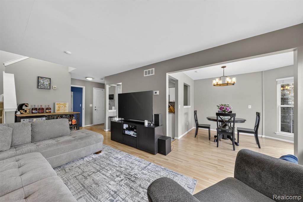 4554 Hunters Circle E, Canton, MI 48188 — Photo 8