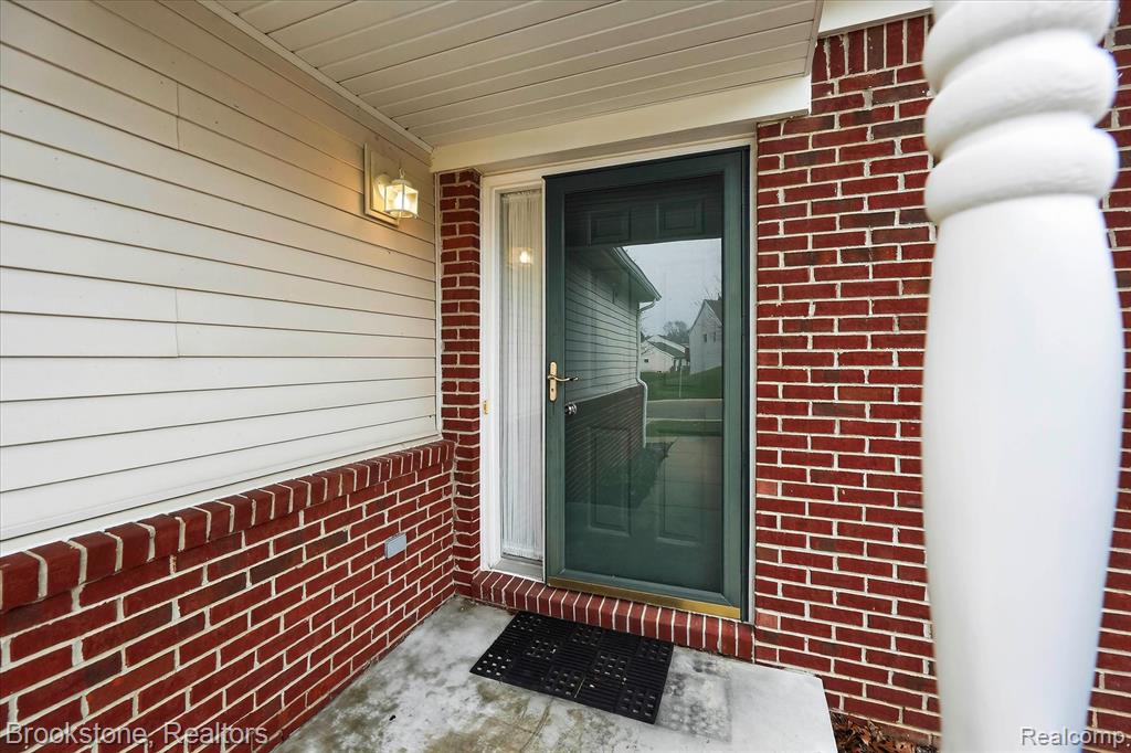 986 Spirea, 44, Howell, MI 48843 — Photo 5