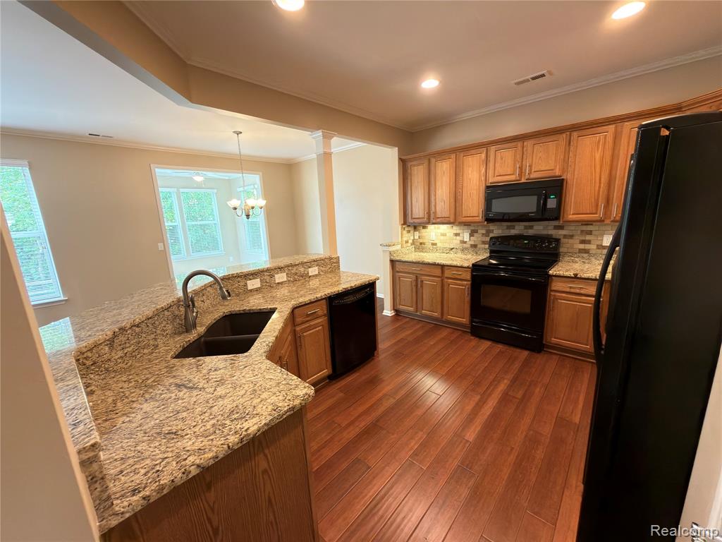 24600 Grand Traverse Avenue, Flat Rock, MI 48134 — Photo 9