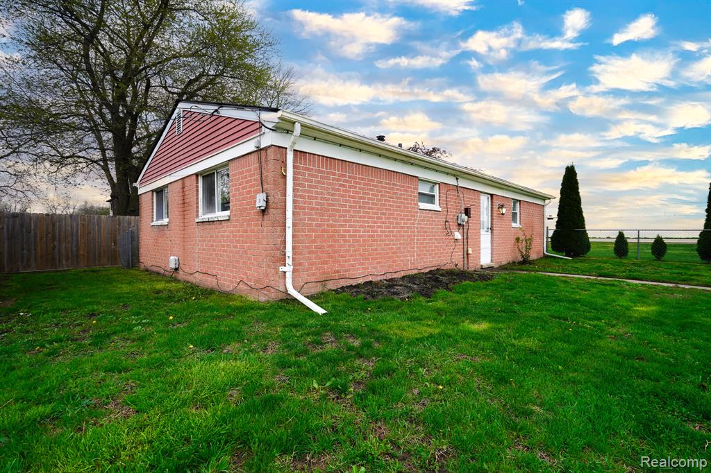 23817 Bredow Avenue, Trenton, MI 48174 — Photo 4