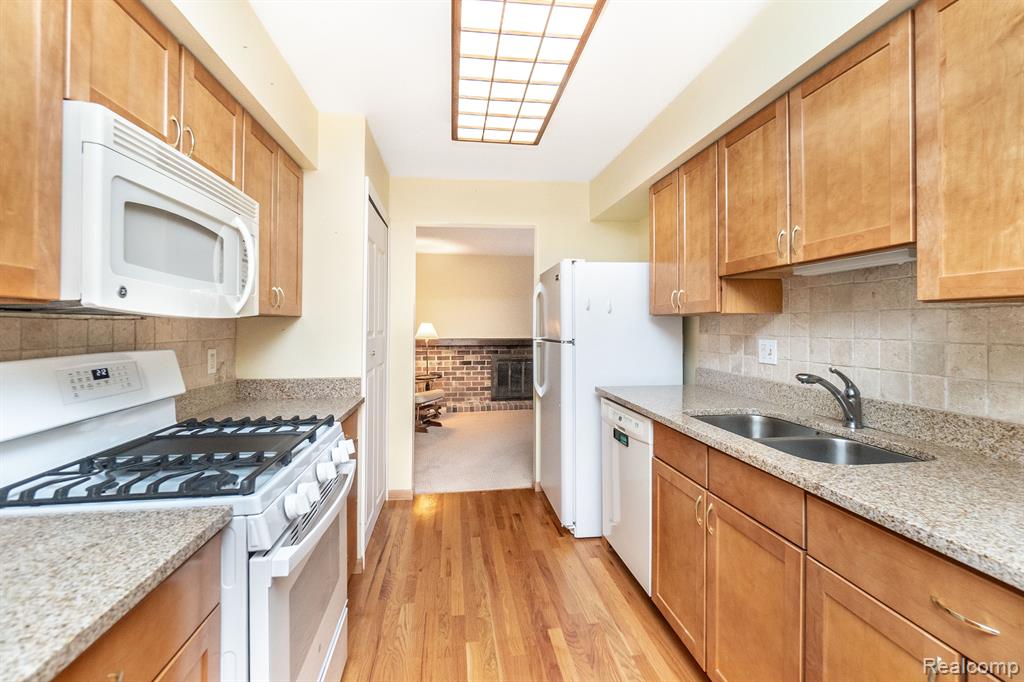 1814 WICKHAM Street, Royal Oak, MI 48073 — Photo 16