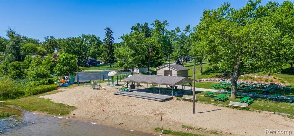 3600 Woodview Avenue, West Bloomfield, MI 48324 — Photo 37