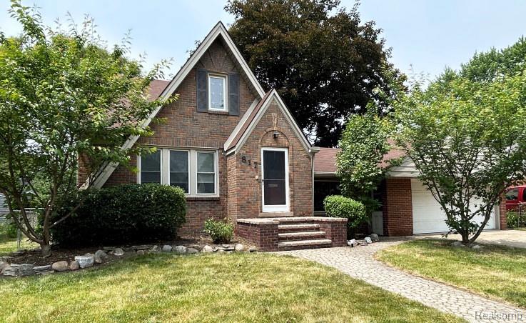 817 N DORCHESTER Avenue, Royal Oak, MI 48067 — front exterior