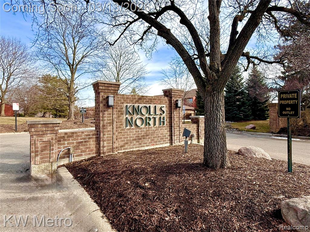 875 Greenview Court, Rochester Hills, MI 48307 — Photo 3