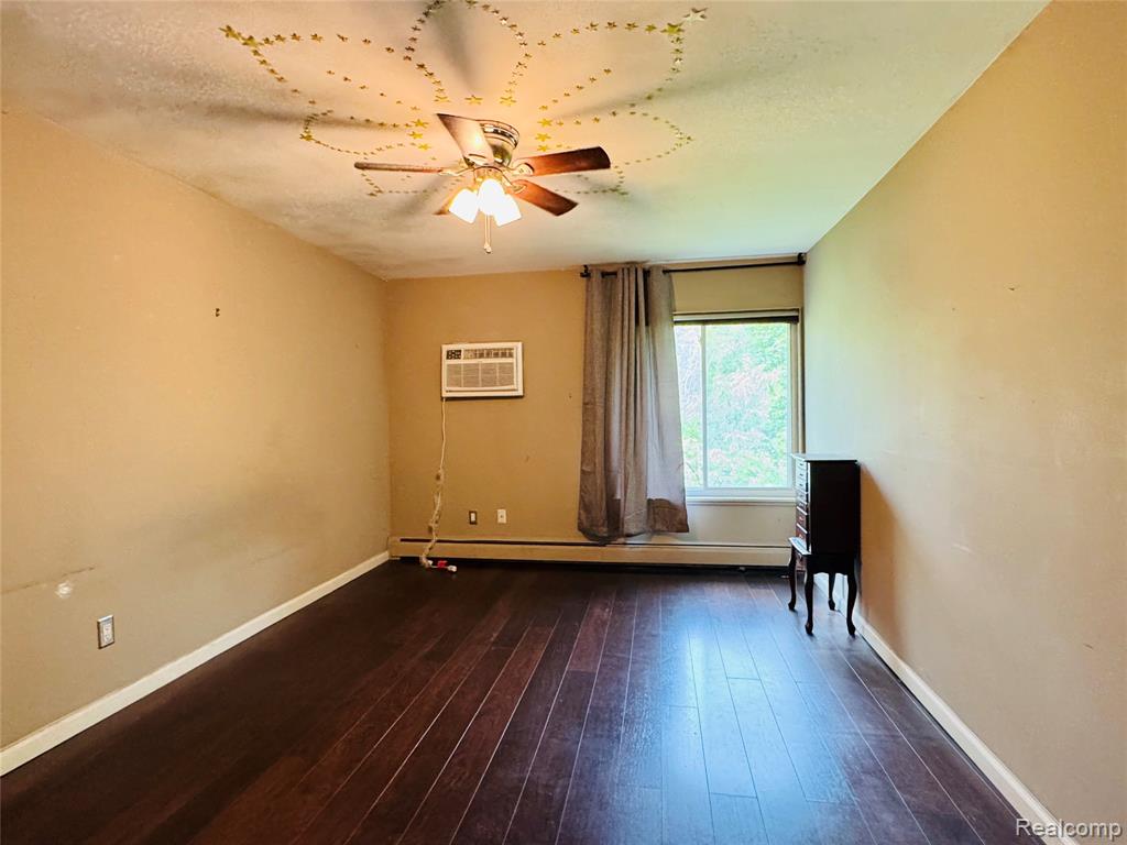 32040 Grand River Avenue, 47, Farmington, MI 48336 — Photo 10