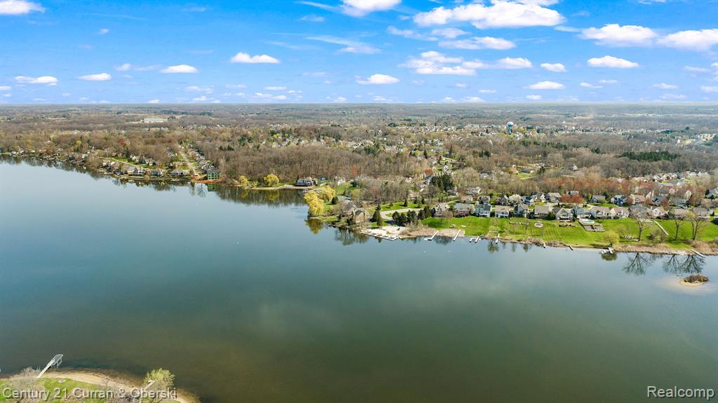 417 CHICAGO Drive, Howell, MI 48843 — Photo 46
