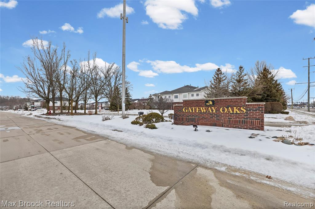 5817 Twin Oaks Drive, Sterling Heights, MI 48314 — front exterior