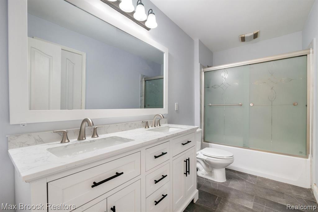 7657 Windgate Circle, West Bloomfield, MI 48323 — Photo 32