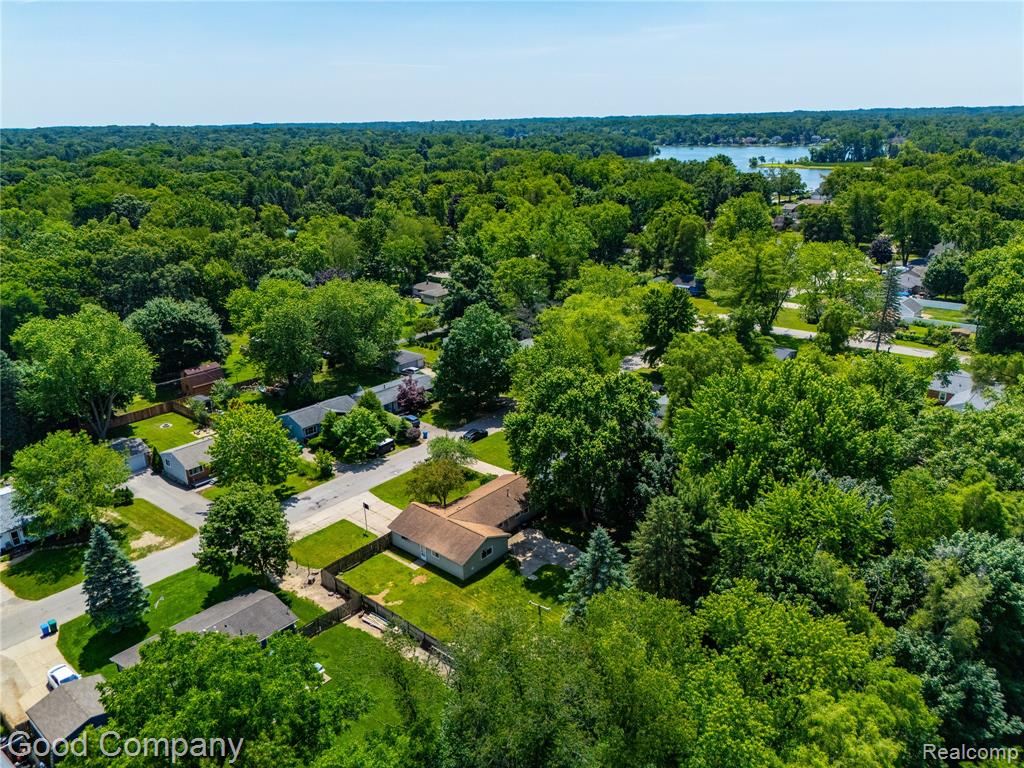 3130 Greenlawn Avenue, Commerce Twp, MI 48382 — Photo 32