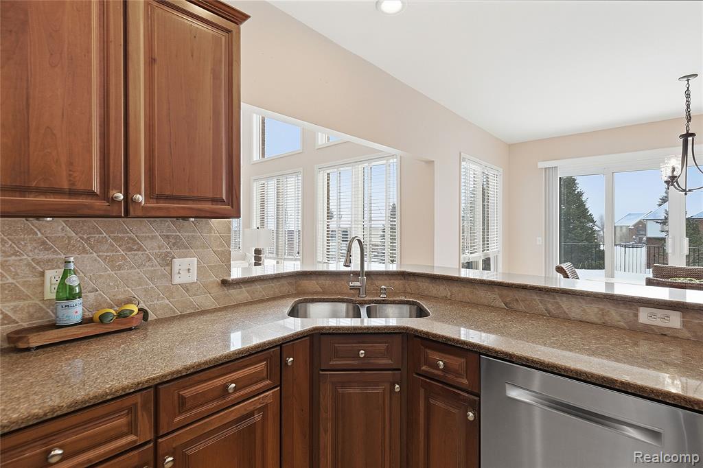 966 Majestic Drive, Rochester Hills, MI 48306 — Photo 18