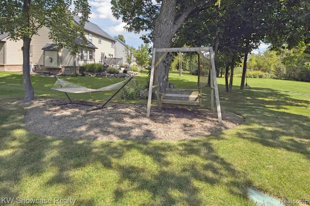4067 Cameron Court, Wixom, MI 48381 — Photo 45