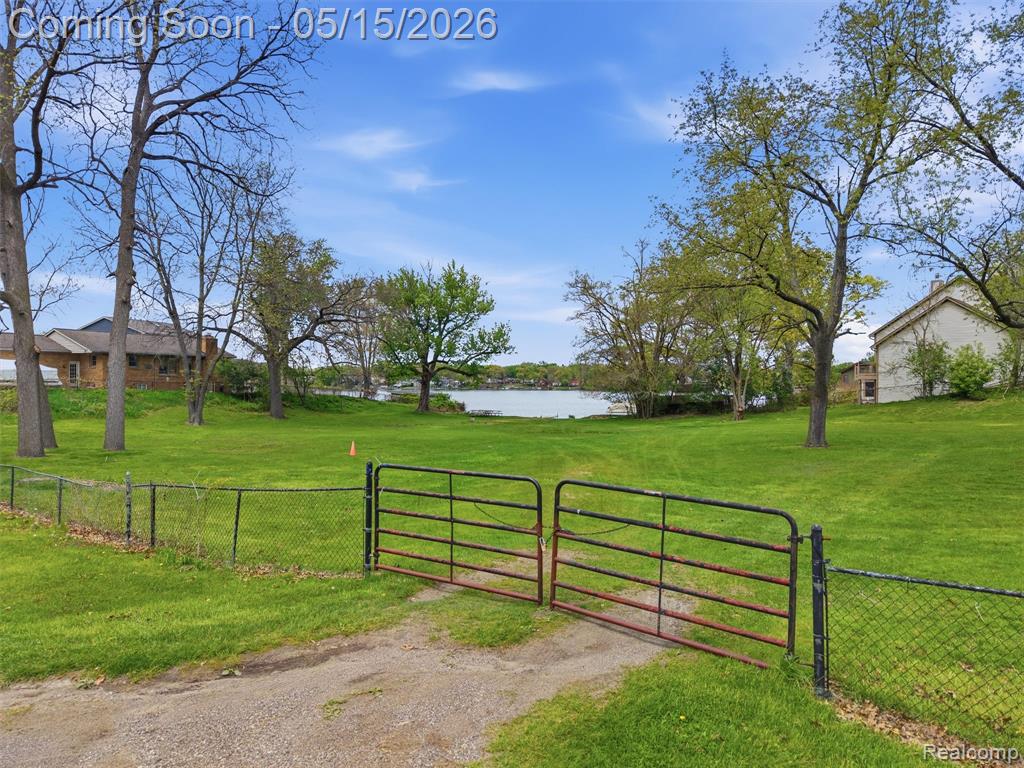 4241 Island Park Drive, Waterford, MI 48329 — Photo 44