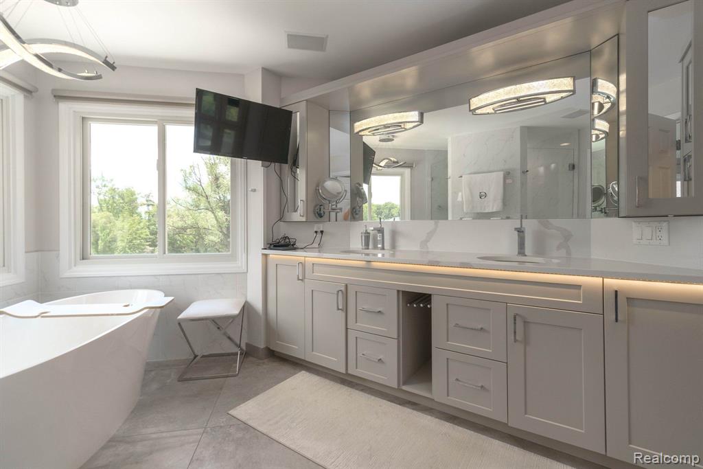 4425 ISLAND VIEW Drive, Waterford, MI 48328 — Photo 35