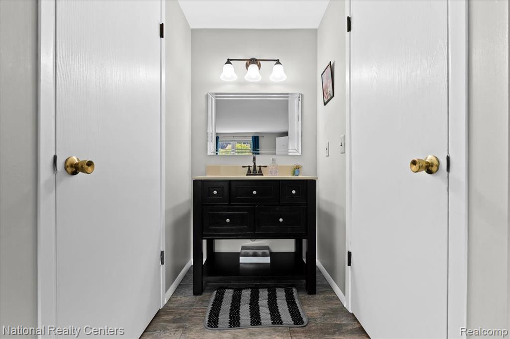42142 Roscommon Street, Novi, MI 48167 — Photo 18