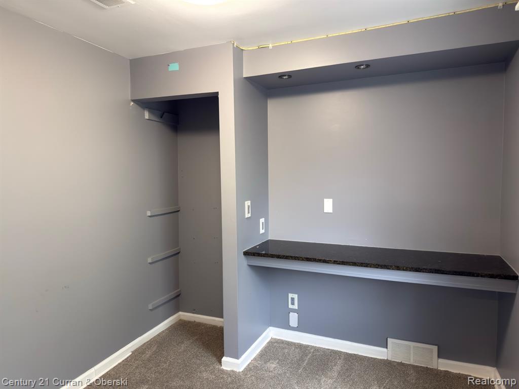 8320 Robindale Avenue, Dearborn Heights, MI 48127 — Photo 22