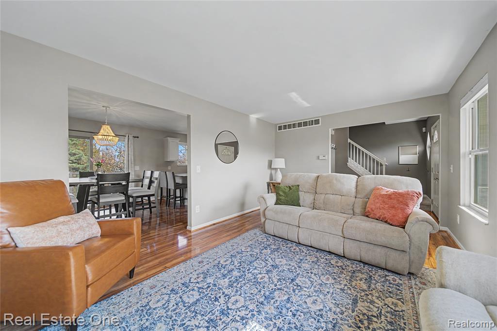 439 Brentwood Drive, Pinckney, MI 48169 — Photo 11