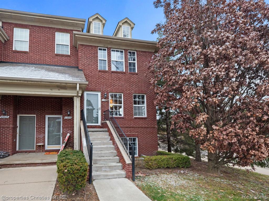 23206 CORNERSTONE VILLAGE Drive, Southfield, MI 48075 — Photo 2