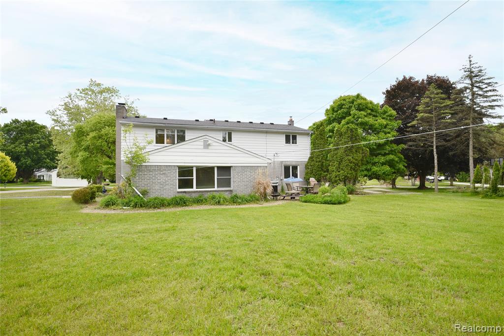 6835 Limerick Lane, Troy, MI 48098 — Photo 32