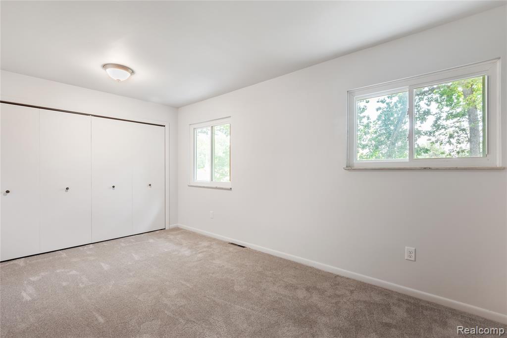 6650 ELIZABETH LAKE Road, Waterford, MI 48327 — Photo 16