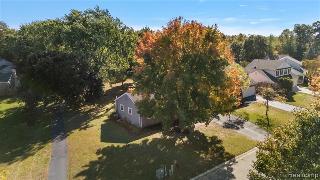 2066 Teaneck Circle, Wixom, MI 48393 — Photo 46