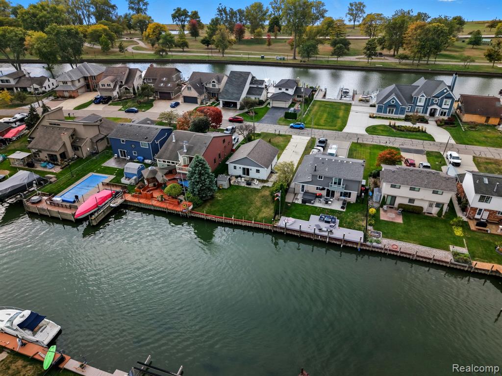 37752 Huron Pointe Drive, Harrison Township, MI — Photo 34