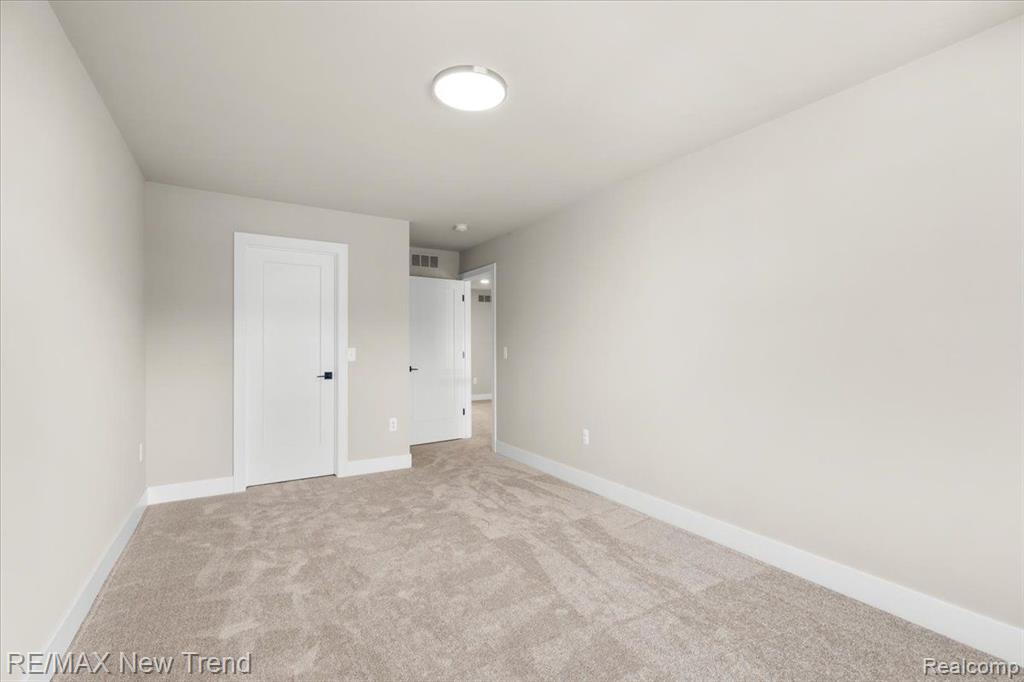 311 CAROLINE Street, Milford, MI 48381 — Photo 41