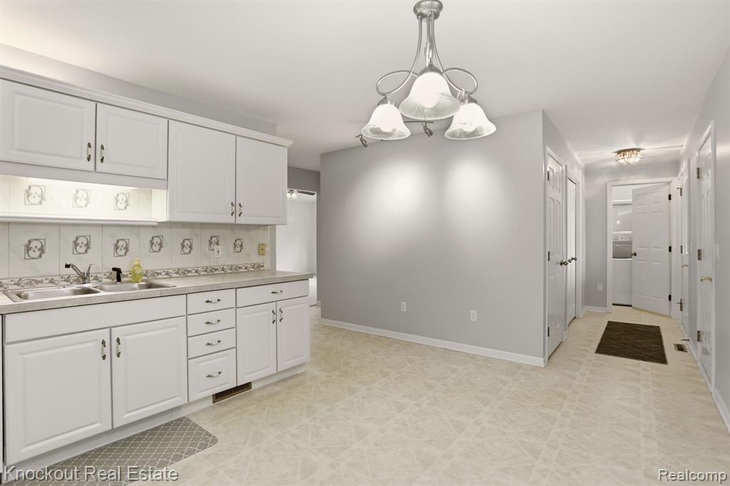 2 Wilshire Drive, Frankenmuth, MI 48734 — Photo 10