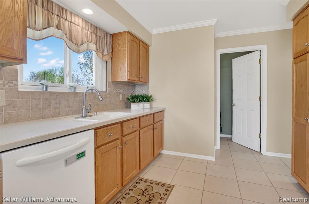 761 Knollwood Circle, South Lyon, MI 48178 — Photo 7