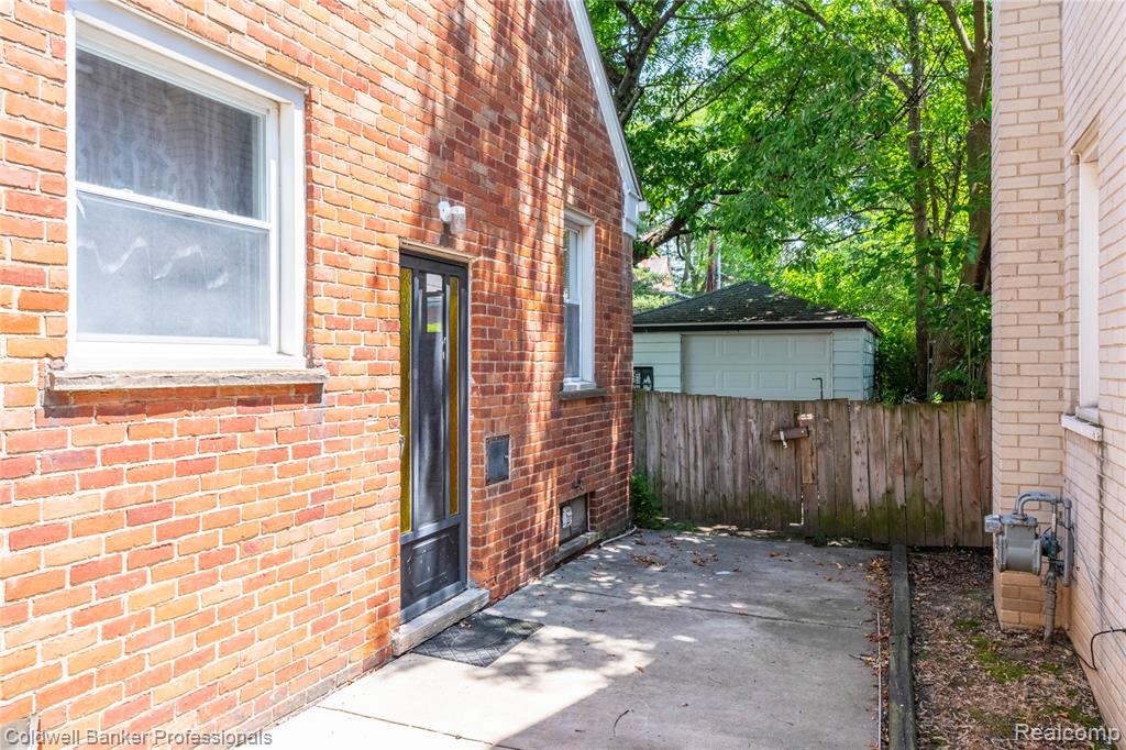 9388 Salem, Redford, MI 48239 — Photo 23