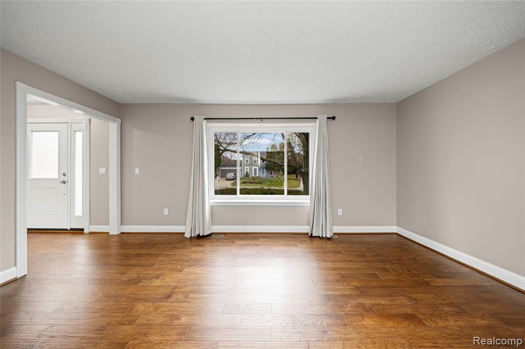 864 Dressler Lane, Rochester Hills, MI 48307 — Photo 5