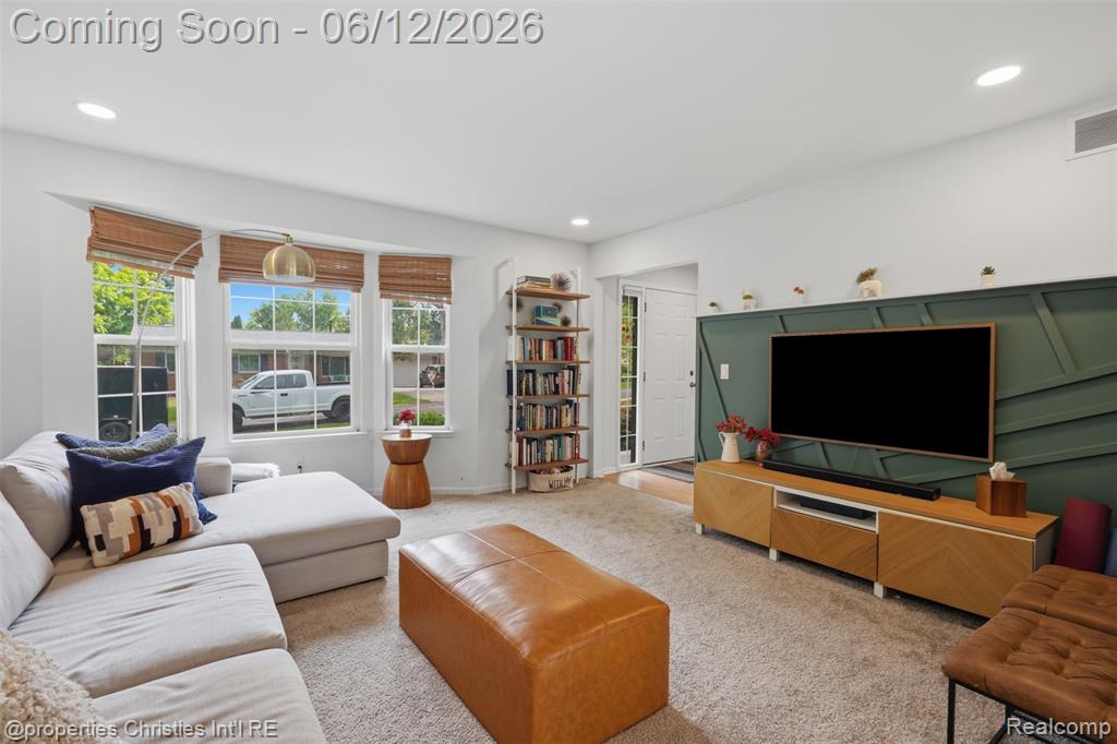 124 Rexton Street, Novi, MI 48377 — Photo 9