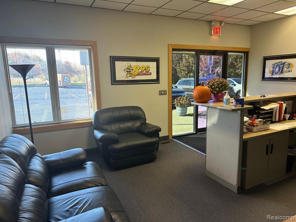 6317 TAYLOR Drive, Flint, MI 48507 — Photo 4